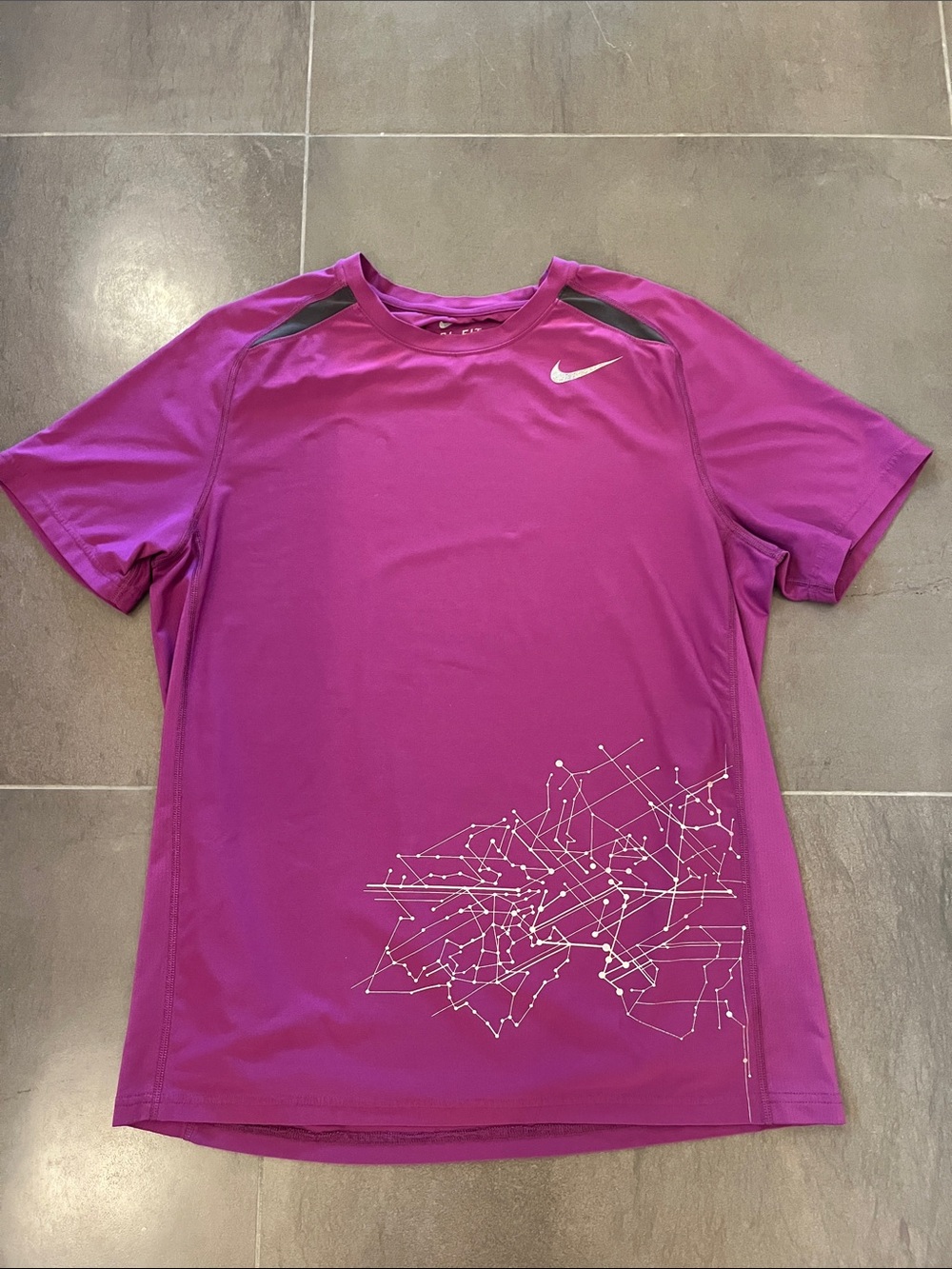 Nike Men’s Purple Athletic Tee with White Graphic